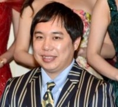 せいや「この状態でドラマの台本覚えていった」　金箔パンイチの衝撃姿にネット反響「芸人すぎる笑」「プロポーズ失敗しそう」