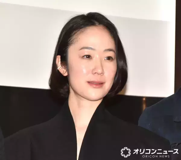 黒木華、誕生日をサプライズで祝われ笑顔　36歳の抱負は「体力が心配なので健康に気をつける」