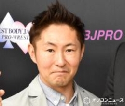 なべやかん、実家の窓から望む“桜景色”が「最高で素敵すぎる」「成功者の大窓」「絵画のよう」と話題