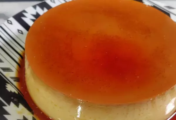 なんと直径約20センチ…スーパーカップ4個で作る“超巨大プリン”「溶かす前に食べてしまうかも（笑）」