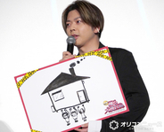 NEWS増田貴久、“真下家”のイラスト披露「お家の真下で」　ユースケ・サンタマリアからツッコミも