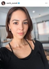 5児の母・鈴木サチ、“ヘビロテ確定”のデニムで決めた私服コーデを披露「かわかっこいい！」「5児のママに見えない！」