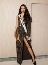 ミス・ユニバース日本代表・橋本佳央理、世界大会の事前審査面接にて、Fumikaデザイナーによる栃木の伝統工芸の着物を再生したジャケットを着用