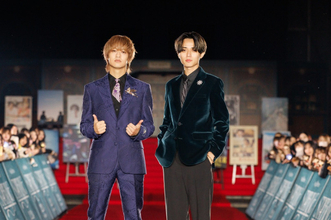 King ＆ Prince、“雨の歌舞伎町”で堂々レカペ　ファンへ寒さ気遣う優しさも