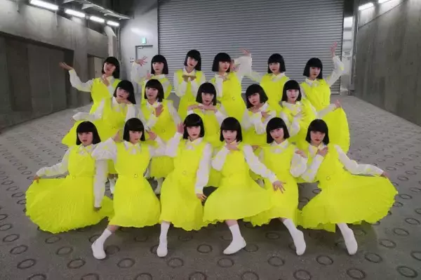 アバンギャルディ、学生制作の特別衣装で圧巻シンクロ　モード学園卒業制作展に登場