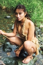 人気ダンサー・神山みれい、ターザン風グラビアでワイルドに躍動　「バーレスク総選挙2024」GP受賞