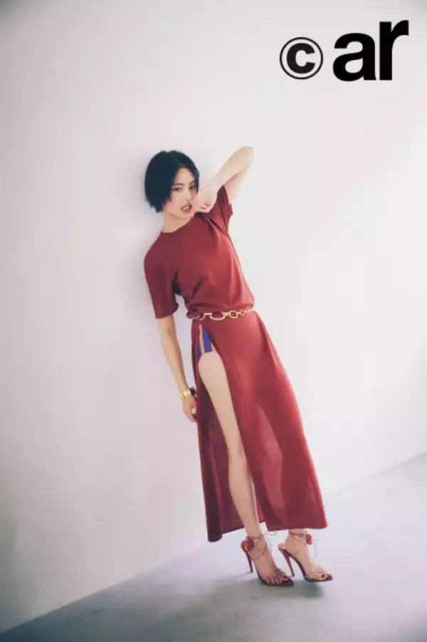 安斉星来、まぶしすぎる美脚　大胆コーディネートで魅了