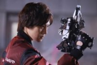 【超宇宙刑事ギャバン インフィニティ】第1話「赤いギャバン」あらすじ　怜慈と刹那、2人のギャバンが出会う