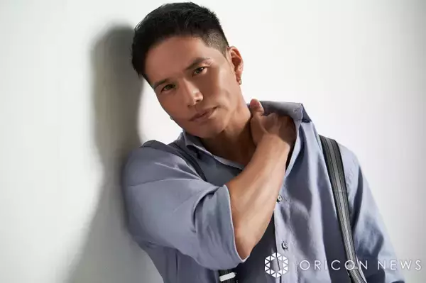 市原隼人、“オフ感満載”真夜中のプライベートショットにファン歓喜「素敵な笑顔」「チートデイですね笑」