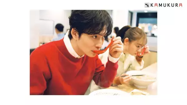 岡田将生「現在育児でなかなか外食が難しいので楽しみにしてきました」…ラーメンすする姿が公開、杏花と2ショット