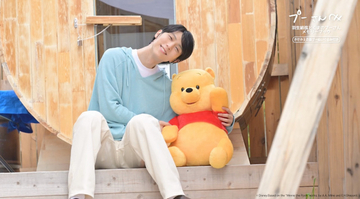 羽生結弦、プーさんとの“やさしい時間”に笑顔　メモリーブックのメイキング初公開