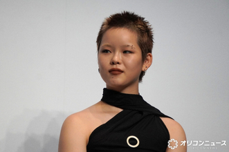 XGのCOCONA、胸の切除手術　ノンバイナリー公表で近影ショット「自分では女性だとは思っていません」