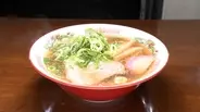 「どうにかなるわ」値上げを拒み続けるラーメン屋、自家製スープの中華そば“500円”…低価格を維持する理由『オモウマい店』