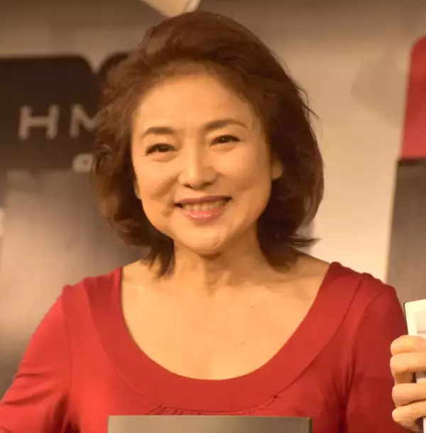 71歳・水沢アキ、20年ぶりに帰国した俳優長男との2ショットが話題「ハンサム！」「すごく素敵な息子さん」　父は米国人