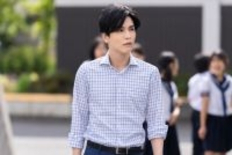 岩田剛典、中学校教師として生きる世界線――映画『金髪』場面写真公開