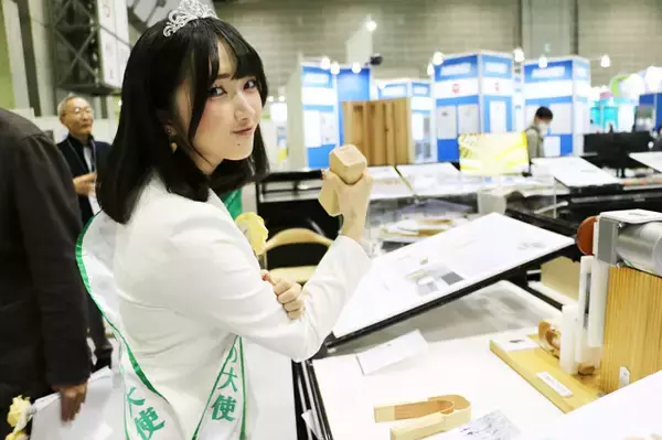 2025ミス日本みどりの大使・佐塚こころ、ウッドデザイン賞2025表彰式に出席「木の温もりをとても感じました」