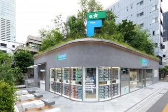 ファミマ、初の旗艦店オープン　アパレルブランド「コンビニエンスウェア」国内最大の売場に