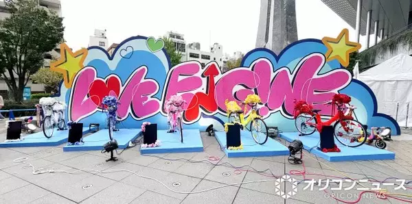 M!LK、初のMini Album『LOVE ENG!NE』を記念した一般参加型イベントを開催 “自転車発電体験”や仕掛け散りばめられたフォトスポットなど【体験レポ】