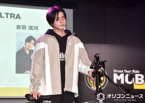 『超宇宙刑事ギャバン』赤羽流河、E-Bikeで“ライダー”に変身