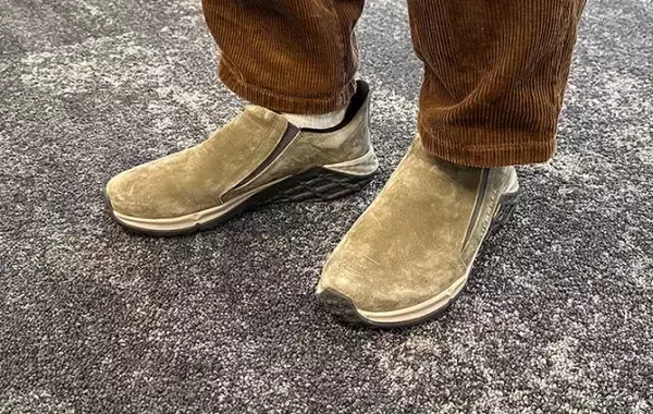 「10時間の立ち仕事でも平気だった」「ぜんぜん足が疲れない」　メレルの快適シューズ『ジャングルモック』は種類も多くて「もう1足欲しくなる」と評判