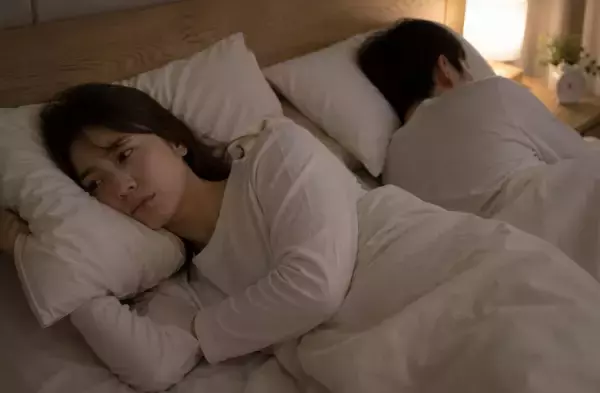 パートナーが「最近、一緒に寝てくれない…」きっかけは“いびき”だった　手軽に試しやすい対策グッズ