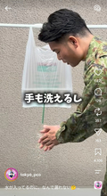 「ただの袋なのに…」災害などの非常時やキャンプで大活躍　ビニール袋とストローでできる“ウォータージャグ”の作り方を自衛隊が紹介「スゴイ!!」「メッチャ使えそう」