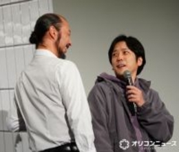 二宮和也、初めて『8番出口』役衣装で“歩く男”と登壇　シーン再現「裏でめちゃくちゃジタバタしてる映画だった」