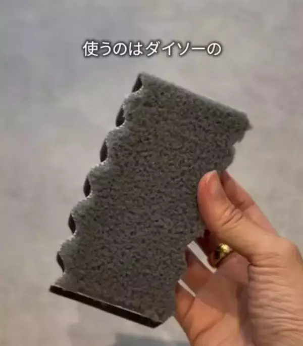ダイソーの“謎スポンジ”がフィルター掃除の救世主だった　エアコン・除湿機のホコリを一掃「とにかく楽すぎる」