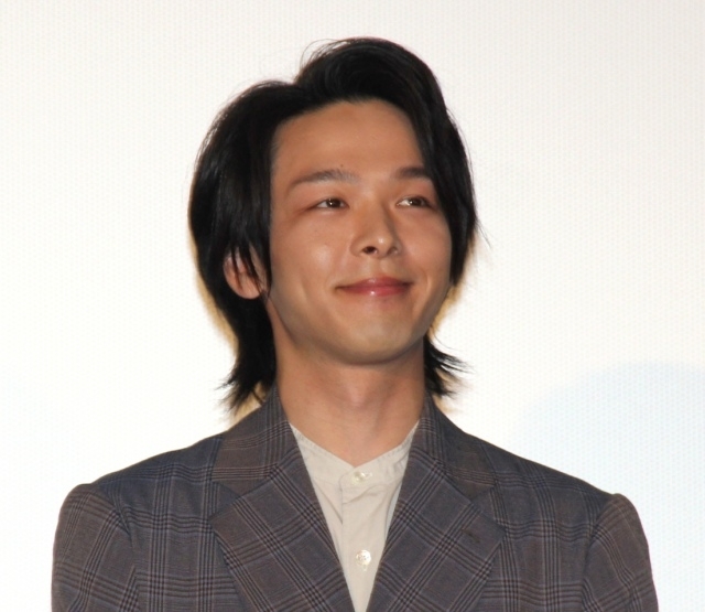 誕生日祝福されるもケーキ出ず赤面