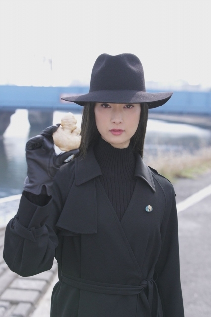 菜々緒 潜入先で変装コスプレ