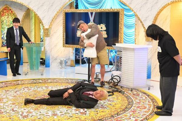 松本人志、くっきー！の“遠隔ハグ”に笑顔？　若林との本格タッグ特番で体を張った体験