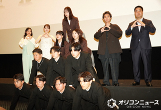 山田杏奈＆青木柚、日体大の人間ピラミッド見ながら舞台あいさつ　「初めての舞台あいさつです」