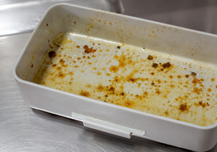 「共用スポンジが嫌なのめちゃわかる」会社で食べた弁当箱を“すぐ洗いたい”ときの便利アイテム動画に共感の声