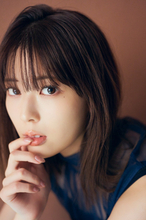 加入から10年…乃木坂46岩本蓮加＆伊藤理々杏、それぞれの現在地を語る　『blt graph』表紙＆裏表紙に