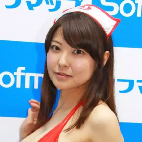 「…年齢詐称はされてませんか!?」「20代後半かと思ってた…」“トランジスタグラマー”花井美理、“42歳”誕生日報告に驚きの声続々