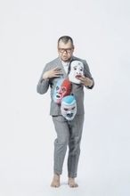 野性爆弾くっきー！アート新作を新春なんばで発表へ　京藍染師との合作