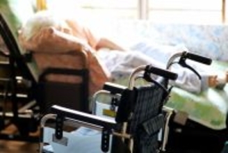 介護職員による高齢者虐待、過去最多1220件に　専門家が語る「虐待リスクの見抜き方」と施設選びで注意すべき点