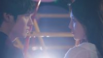 赤楚衛二＆カン・ヘウォン、遊具を回しながらキス　SNS悶絶「まだ口角上がりっぱなしだよ…」「来るぞ来るぞ〜からのキャ～」『キンパとおにぎり』第2話【ネタバレあり】