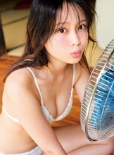 「美少女図鑑AWARD」特別賞受賞の22歳、グラビア映えする抜群ボディ披露　圧倒的愛され力も発揮