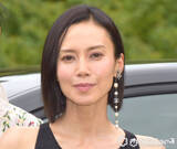 「中谷美紀、50歳の近影に反響　久々投稿で肩出し姿「女神降臨」「眼福です」「やはり品があります」」の画像1