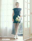 「ホラン千秋、スラリと美脚際立つ最新ビジュアル解禁　『CONVERSE』ハンズフリーシューズ新作公開」の画像1