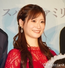 ヨル役・唯月ふうか、美背中ざっくりドレスで登壇　演出家からのまさかの振りに赤面も