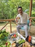 「高橋英樹、長野の別荘で“緑いっぱい”妻手作りのブランチを公開「こういう世界があるのですね」「絢爛豪華な高原メニュー」」の画像1