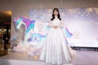 “今年の顔”森香澄、純白ドレスで大阪登場…「美しいですー！」　光り輝く馬と2ショット