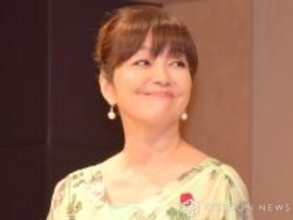 岩崎宏美、妹・岩崎良美と“リンクポーズ”で2ショット「二人ともとても素敵で美人」「ツーショット素敵」