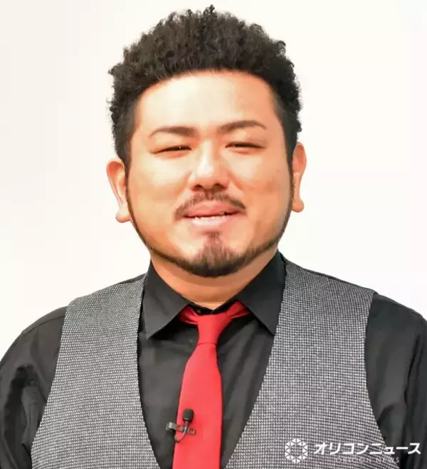 鬼越トマホーク・金ちゃん、入園式で長男＆次男と記念撮影「大きくなりましたね」「スーツかっこよ」　次男が入園で「息子2人揃って同じ幼稚園」に