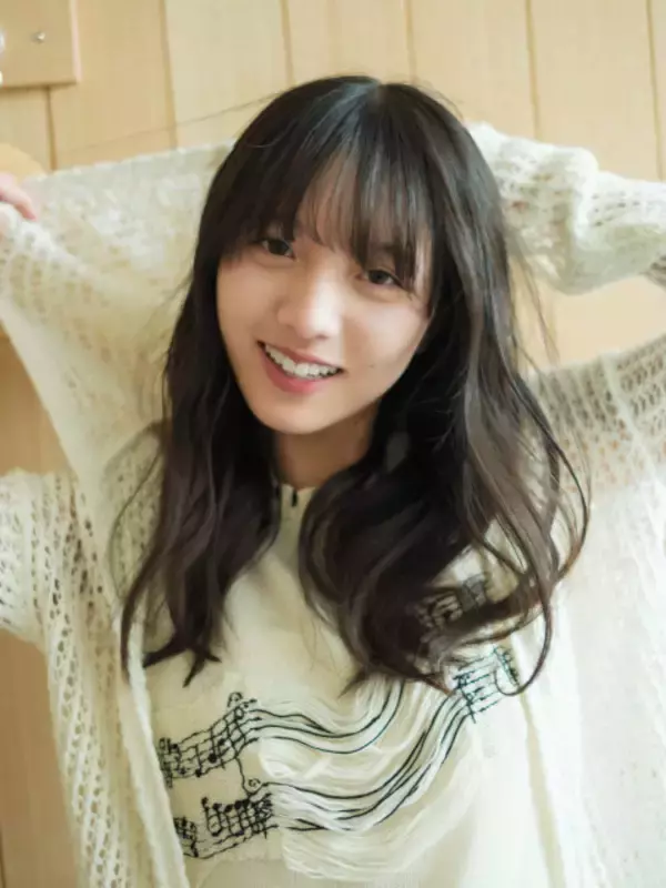 乃木坂46海邉朱莉、6期生連載で“彼女感”満載グラビア　テーマは「余韻」