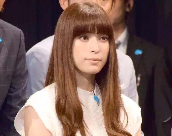 上原多香子、43歳の近影公開　浴衣姿、メガネ姿、踊る動画も紹介「弾けてるー」「相変わらずの美しさ！」