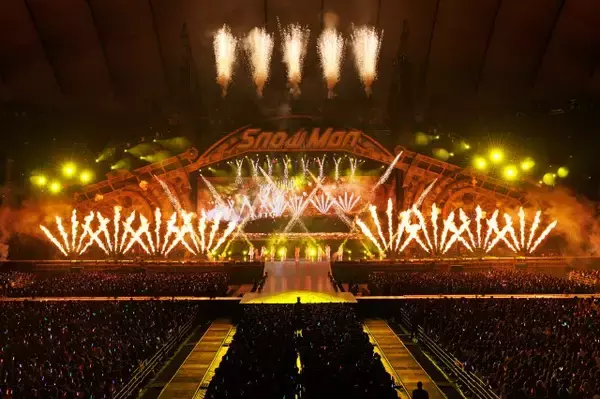 Snow Man、“音”で時代をつなぐ　振り幅で魅せるドームステージにファン熱狂【詳細レポート】