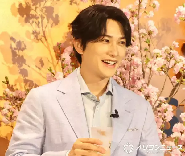 町田啓太、朝から飲酒に笑顔「すいません、仕事中に…」テイスティングで流ちょうなコメントを披露